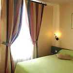 Paris Vesinet -ex Des 3 Marches 3* Le Vésinet