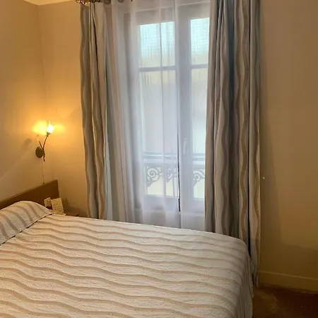 Hotel Paris Vesinet -ex Des 3 Marches