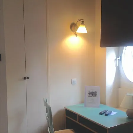 Paris Vesinet -ex Des 3 Marches Hotel 3*