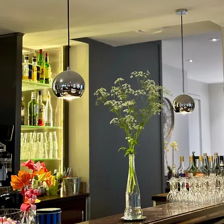 Paris Vesinet -ex Des 3 Marches Hotel 3*