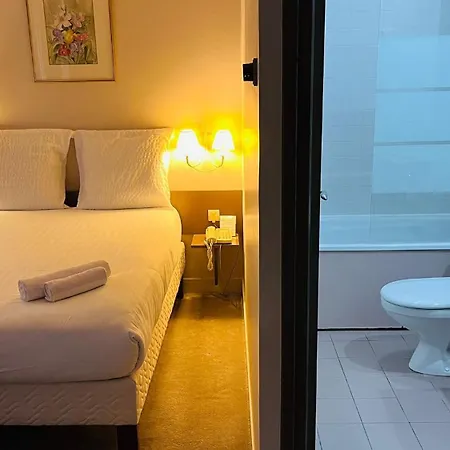 Hotel Paris Vesinet -ex Des 3 Marches 3*