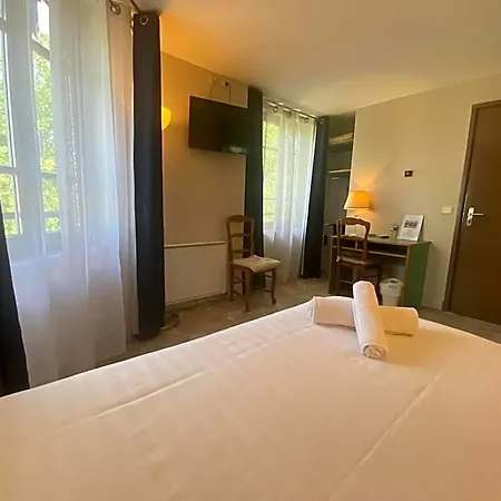 Paris Vesinet -ex Des 3 Marches Hotel 3*
