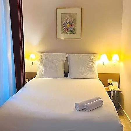 Hotel Paris Vesinet -ex Des 3 Marches 3*
