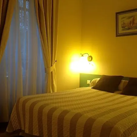 Paris Vesinet -ex Des 3 Marches Hotel