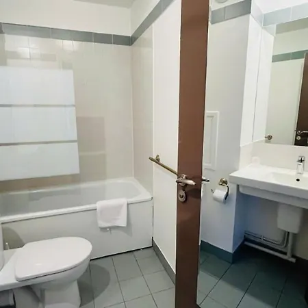 Hotel Paris Vesinet -ex Des 3 Marches Le Vesinet