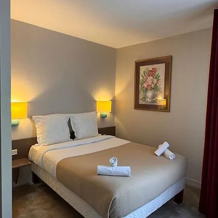 Paris Vesinet -ex Des 3 Marches Hotel 3*