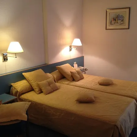 Paris Vesinet -ex Des 3 Marches 3* Le Vésinet