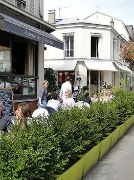 Paris Vesinet -ex Des 3 Marches 3* Le Vésinet