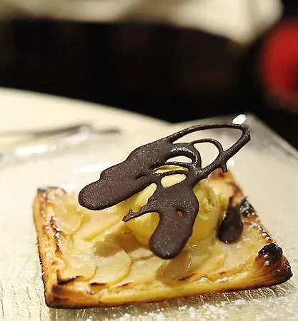 Hotel Des 3 Marches- Logis Restaurant Le Vesinet