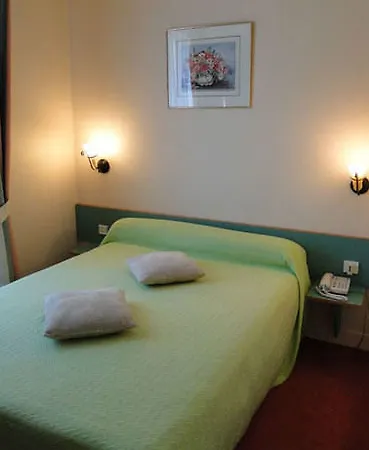 Paris Vesinet -ex Des 3 Marches 3*